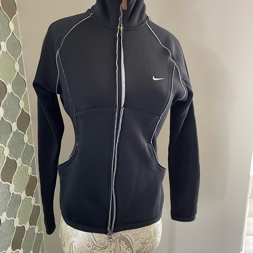 NIKE Women's Zip Long Sleeve Training Jacket. Black XS